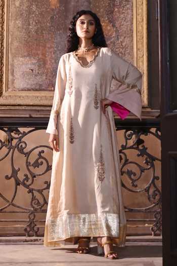 Buy_Shorshe Clothing_Ivory Silk, Cotton, Handloom Cotton, Tussar V-neck Rumi Kali Kurta _at_Aza_Fashions