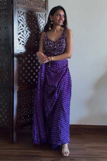 Shop_Pink City by Sarika_Purple Silk Embroidery, Pearls Sweetheart Bandhani Pattern Pre-draped Saree Set _Online