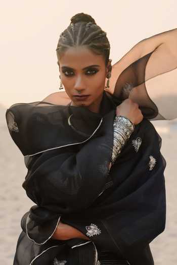 Buy_Eraaya by Ratika J_Black Silk, Organza V-neck Stripe Pattern Kurta Set _Online_at_Aza_Fashions