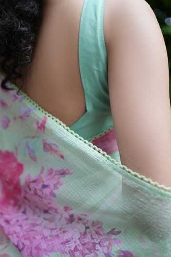 Five Point Five_Green Kota Doria Komal Floral Pattern Saree With Running Blouse  _Online_at_Aza_Fashions