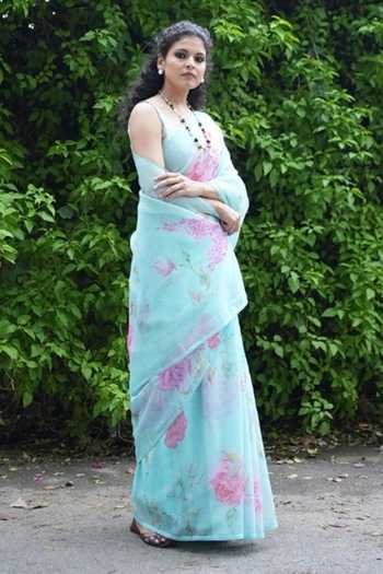Five Point Five_Blue Doriya Komal Floret Pattern Saree With Running Blouse  _at_Aza_Fashions