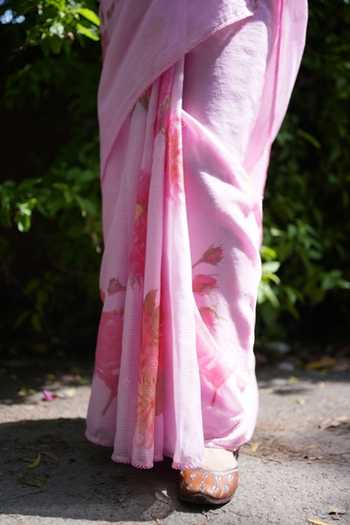 Five Point Five_Pink Doriya Juhi Rosette Pattern Saree With Running Blouse  _Online_at_Aza_Fashions