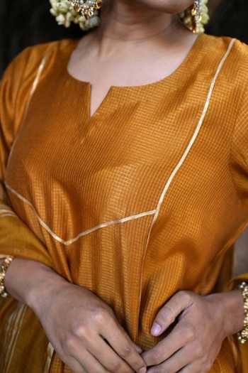 Buy_Five Point Five_Mustard Chanderi Split V-neck, Yes Bhanu Gota Lace Kurta Set _Online_at_Aza_Fashions