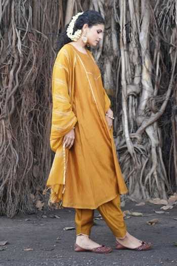 Buy_Five Point Five_Mustard Chanderi Split V-neck, Yes Bhanu Gota Lace Kurta Set 