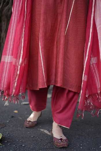 Five Point Five_Red Chanderi Split V-neck Bhanu Gota Lace Work Kurta Set _Online_at_Aza_Fashions