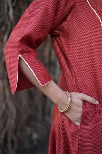 Buy_Five Point Five_Red Chanderi Split V-neck Bhanu Gota Lace Work Kurta Set _Online_at_Aza_Fashions
