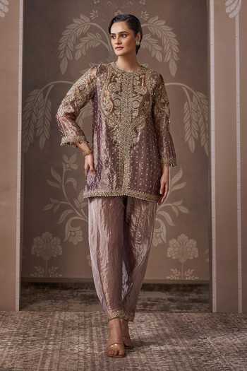 Ridhi Mehra_Gold Tissue Round Neck The Nostalgic Kurta Set _at_Aza_Fashions