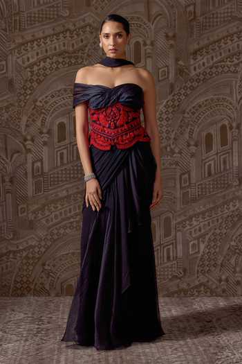 Ridhi Mehra_Black Chiffon, Net Beads Sweetheart Neck Gilded Pre-draped Skirt Saree Set _Online_at_Aza_Fashions
