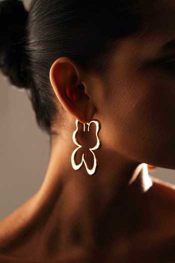 Buy_Varnika Arora_Gold Plated Gilded Flutter Hoop Earrings 