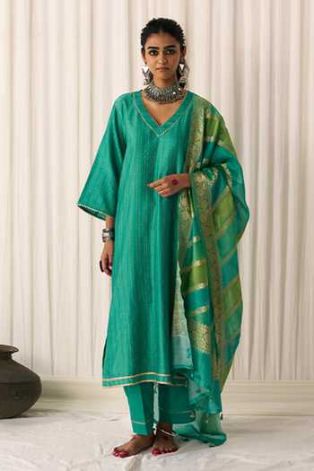 Buy_Five Point Five_Green Chanderi V-neck, Yes Radha Woven Kurta Set _at_Aza_Fashions