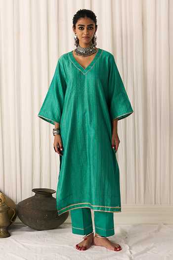 Buy_Five Point Five_Green Chanderi V-neck, Yes Radha Woven Kurta Set _Online_at_Aza_Fashions