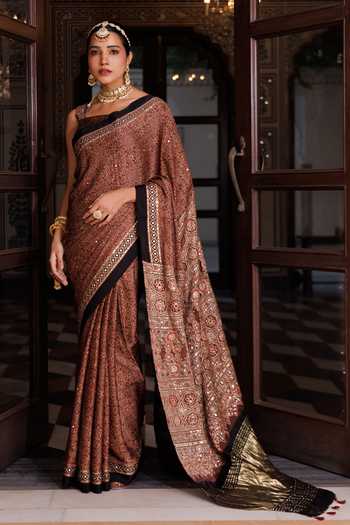 Geroo Jaipur_Maroon Silk, Modal Square Neck Hand Block Print Saree Set _Online_at_Aza_Fashions