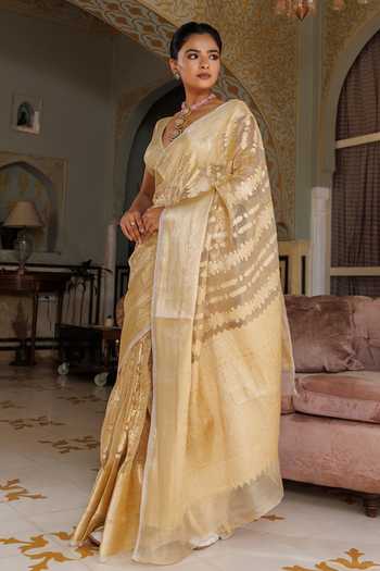 Geroo Jaipur_Gold Tissue V-neck Banarasi Saree Set _at_Aza_Fashions