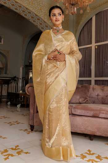 Geroo Jaipur_Gold Tissue V-neck Banarasi Handwoven Saree Set _Online_at_Aza_Fashions