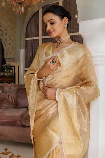 Buy_Geroo Jaipur_Gold Tissue V-neck Banarasi Handwoven Saree Set _Online_at_Aza_Fashions