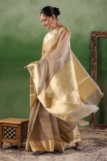 Geroo Jaipur_Beige Tissue Square Neck Zari Border Saree Set _Online_at_Aza_Fashions