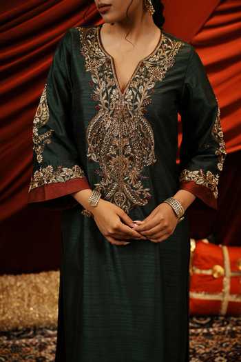 Shop_Nikunj By Niidhi Bajaj_Green Silk, Tissue V-neck, Yes Reet Embroidered Kurta Pant Set _Online_at_Aza_Fashions