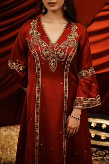 Nikunj By Niidhi Bajaj_Red Silk, Tissue V-neck Nimrat Embroidered Kurta Salwar Set _Online_at_Aza_Fashions