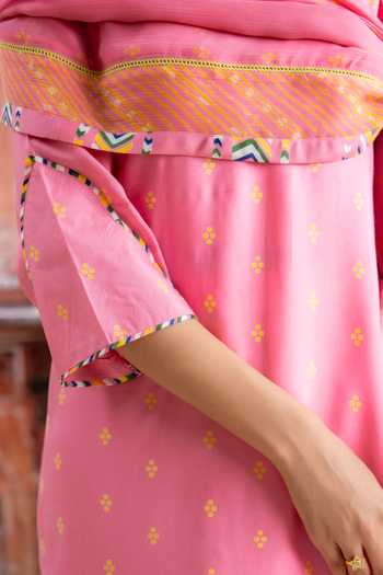 BAISE GABA_Fuchsia Muslin, Chiffon V-neck Bindra Geometric Print Kurta Set _Online_at_Aza_Fashions