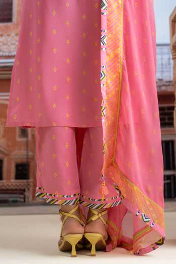 Shop_BAISE GABA_Fuchsia Muslin, Chiffon V-neck Bindra Geometric Print Kurta Set _Online_at_Aza_Fashions