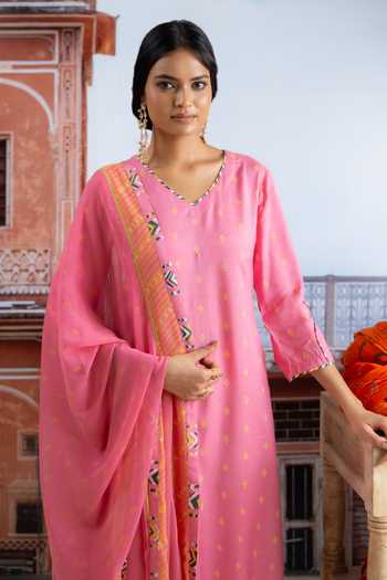 BAISE GABA_Fuchsia Muslin, Chiffon V-neck Bindra Geometric Print Kurta Set _at_Aza_Fashions