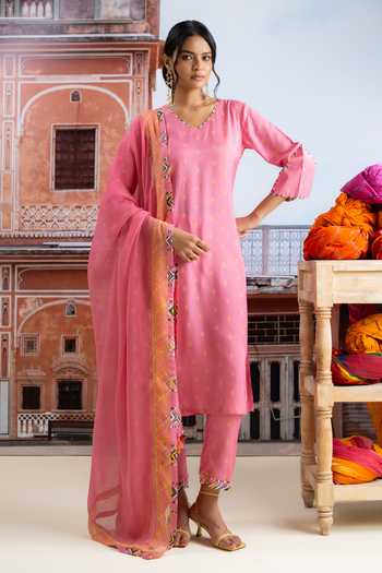 Buy_BAISE GABA_Fuchsia Muslin, Chiffon V-neck Bindra Geometric Print Kurta Set 