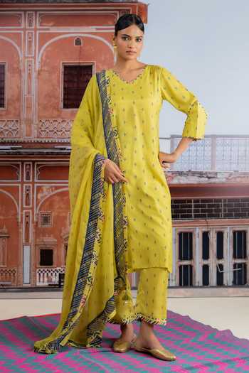 Buy_BAISE GABA_Yellow Muslin, Chiffon V-neck Mehrana Abstract Print Kurta Set _at_Aza_Fashions