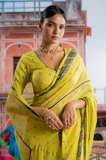 Buy_BAISE GABA_Yellow Chiffon, Muslin V-neck Hariyali Printed Saree With Blouse _Online_at_Aza_Fashions