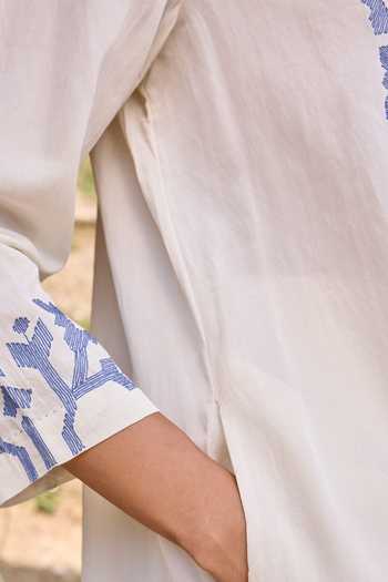 Ayaka_Off White Cotton Mandarin Collar, Yes Hand Embroidered Kurta Set _Online_at_Aza_Fashions