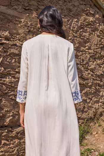 Shop_Ayaka_Off White Cotton Mandarin Collar, Yes Hand Embroidered Kurta Set _Online_at_Aza_Fashions