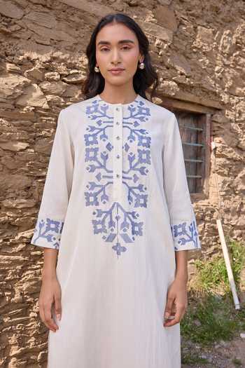 Ayaka_Off White Cotton Mandarin Collar, Yes Hand Embroidered Kurta Set _at_Aza_Fashions