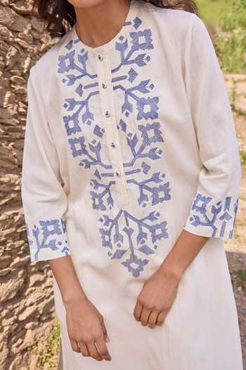 Buy_Ayaka_Off White Cotton Mandarin Collar, Yes Hand Embroidered Kurta Set 