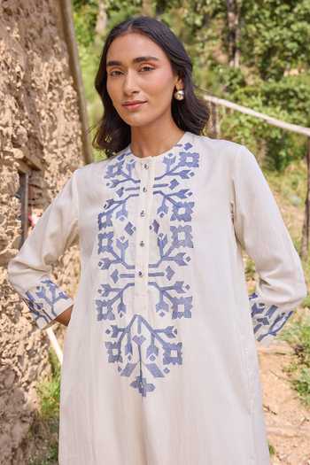 Ayaka_Off White Cotton Mandarin Collar, Yes Hand Embroidered Kurta Set _Online