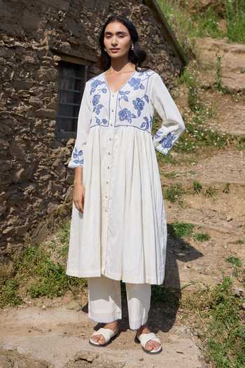 Buy_Ayaka_Off White Cotton V-neck Hand Embroidered Organic Kurta And Trouser Set _at_Aza_Fashions
