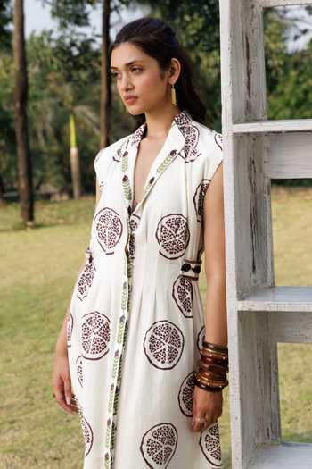 Akashi Clothing_Off White Cotton Collared Neck Pomegranate Print Dress _Online_at_Aza_Fashions