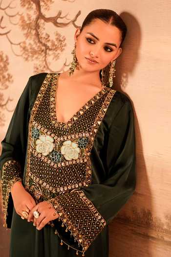 Buy_Kiran Kalsi_Green Satin V-neck Hand Embroidered Kaftan 