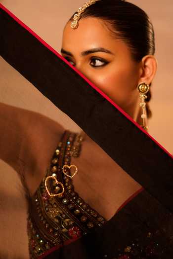 Shop_Kiran Kalsi_Black Organza Sweetheart Neck Hand Embroidered Saree And Blouse Set _Online_at_Aza_Fashions