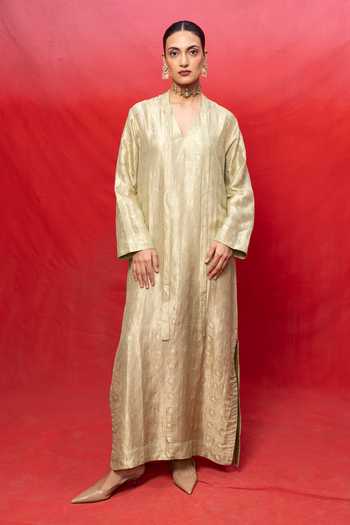 Buy_Ekaya Banaras_Green Silk Handwoven Pistachio Embossed Kaftan _at_Aza_Fashions
