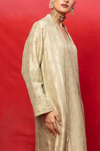 Buy_Ekaya Banaras_Green Silk Handwoven Pistachio Embossed Kaftan _Online_at_Aza_Fashions