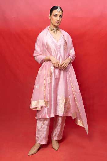 Ekaya Banaras_Pink Silk V-neck Handwoven Banarasi Kurta Set _at_Aza_Fashions