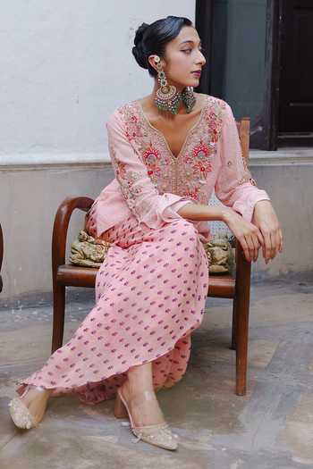 Aditi Gupta_Pink Georgette V-neck Bandhani Print Kurta And Draped Skirt Set _Online_at_Aza_Fashions