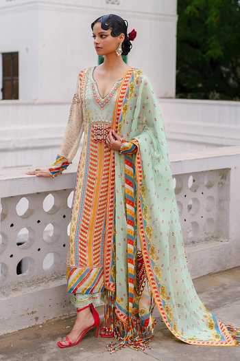 Buy_Aditi Gupta_Green Organza, Georgette V-neck, Yes Geometric Print Kurta Set _Online_at_Aza_Fashions