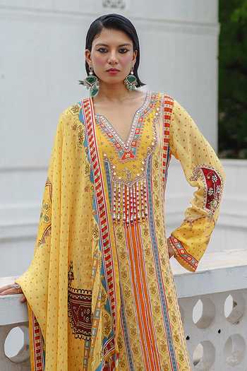 Aditi Gupta_Yellow Georgette, Organza V-neck Stripe Print Kurta Set  _Online_at_Aza_Fashions