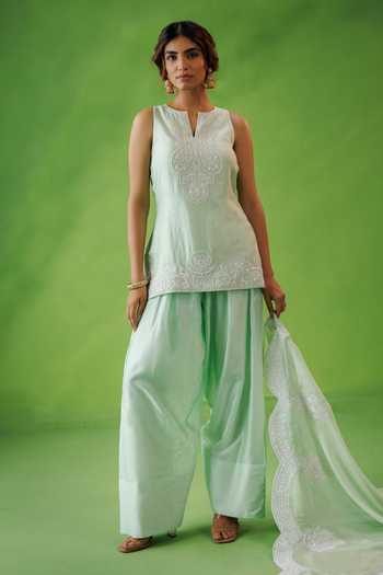 Kisakshi Jaipur_Green Organza, Chanderi Split V-neck, Yes Embroidered Kurta Set _at_Aza_Fashions