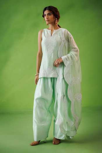 Buy_Kisakshi Jaipur_Green Organza, Chanderi Split V-neck, Yes Embroidered Kurta Set 