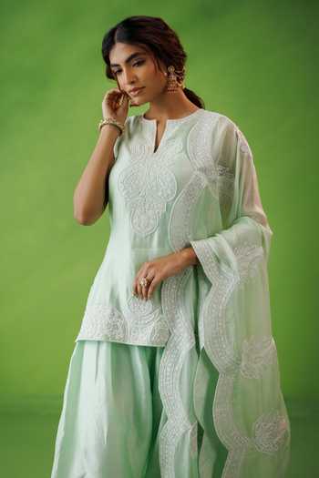 Shop_Kisakshi Jaipur_Green Organza, Chanderi Split V-neck, Yes Embroidered Kurta Set 