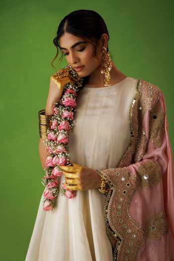 Buy_Kisakshi Jaipur_Beige Silk, Tissue Round Neck Kurta And Contrast Dupatta Set _Online_at_Aza_Fashions