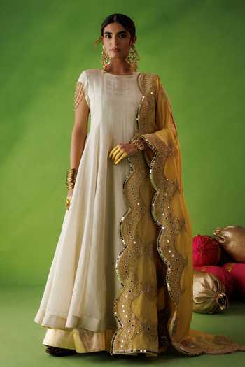 Buy_Kisakshi Jaipur_Beige Silk, Tissue Round Neck, Yes Kurta And Contrast Dupatta Set _at_Aza_Fashions