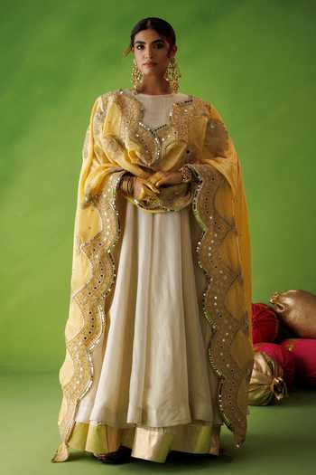 Kisakshi Jaipur_Beige Silk, Tissue Round Neck, Yes Kurta And Contrast Dupatta Set _Online_at_Aza_Fashions