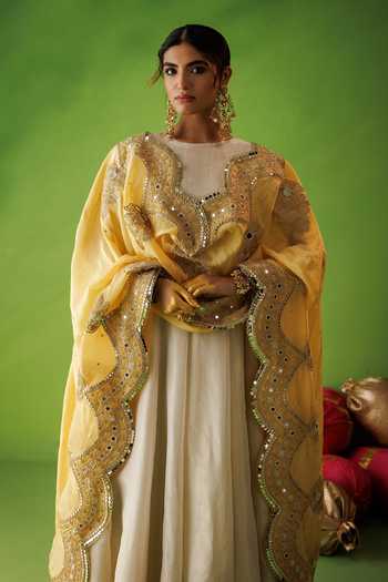 Kisakshi Jaipur_Beige Silk, Tissue Round Neck, Yes Kurta And Contrast Dupatta Set _at_Aza_Fashions